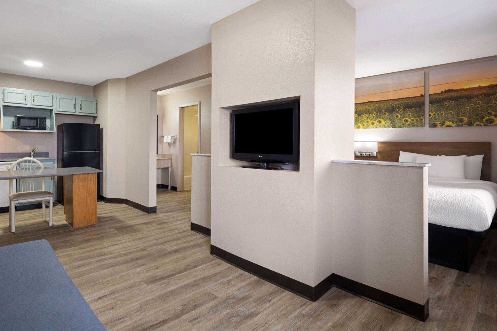 Days & By Wyndham 2* Kokomo